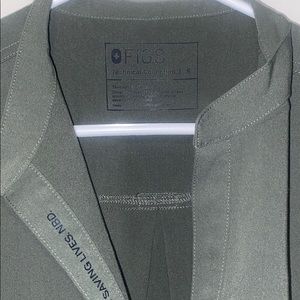 Limited Ed FIGS Mandarin Collar Scrub Top in Moss